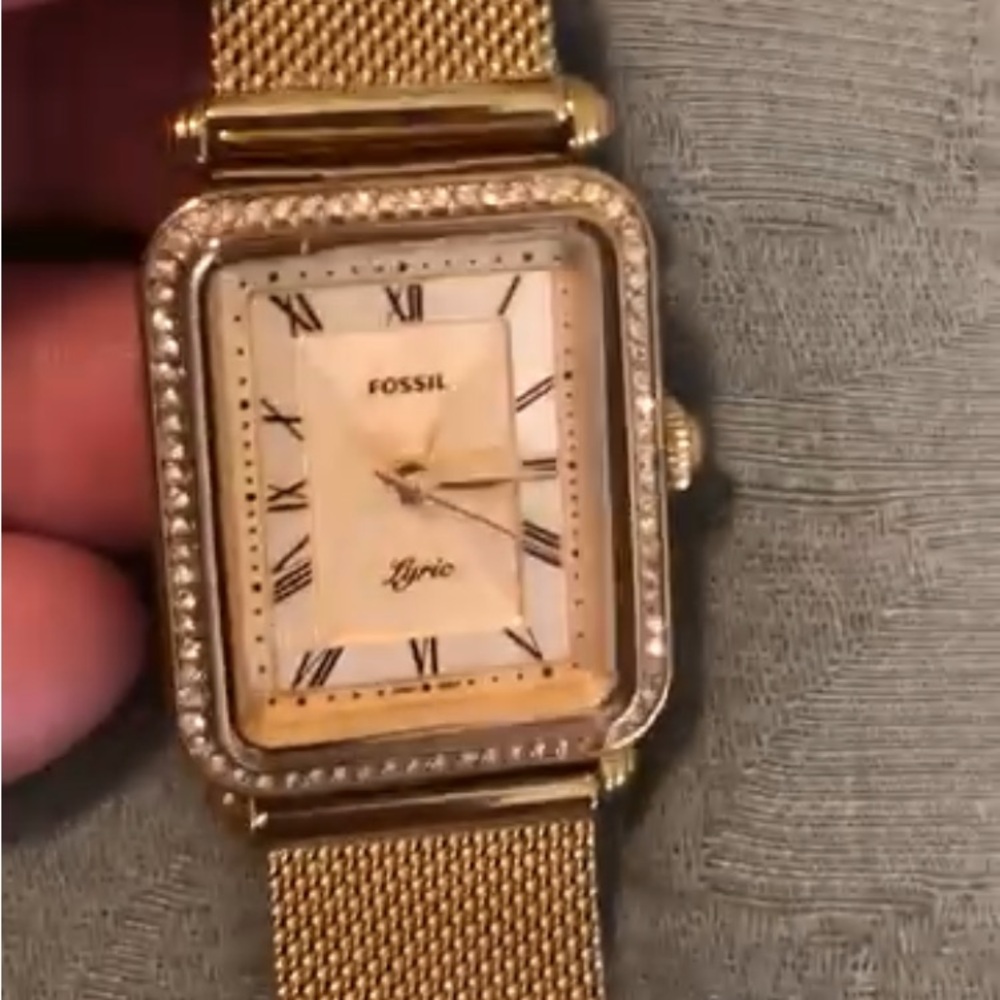 Womens Fossil gold tone steinless steel watch with circonias acento